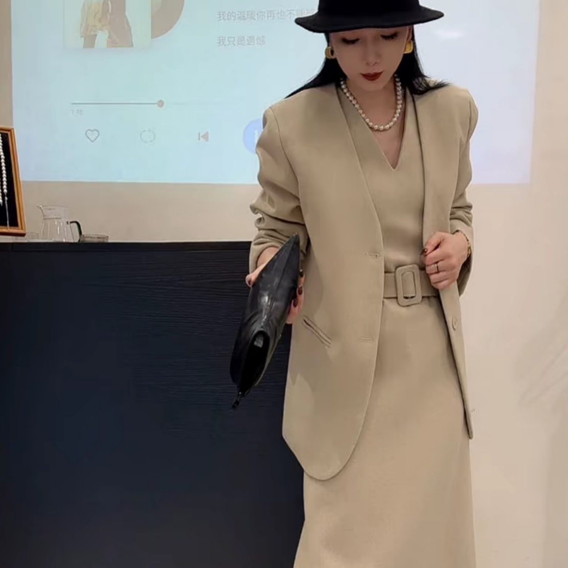 866宝藏系列轻奢风高级感V领马甲裙夹棉西服套装01
