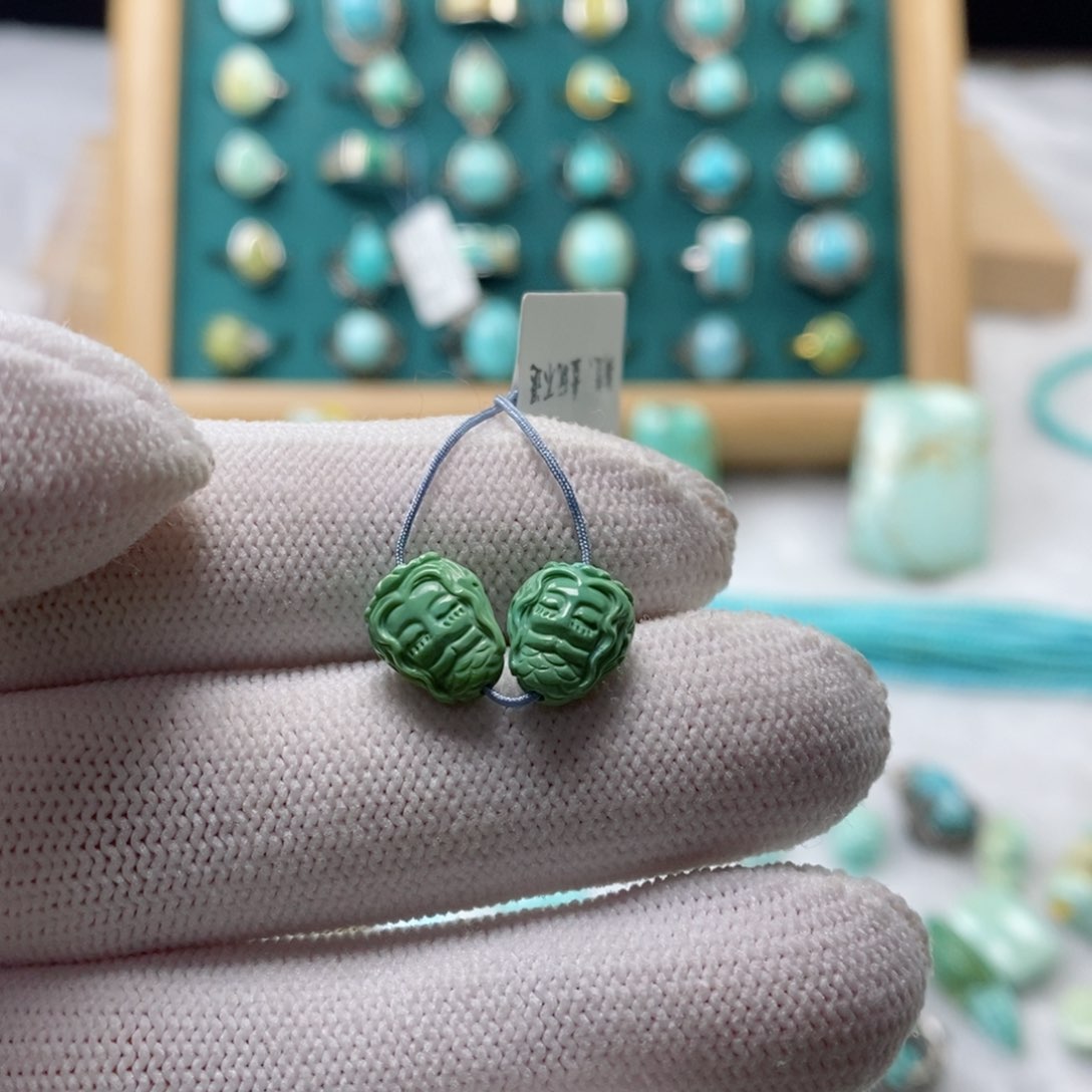 绿松石颈饰未镶嵌