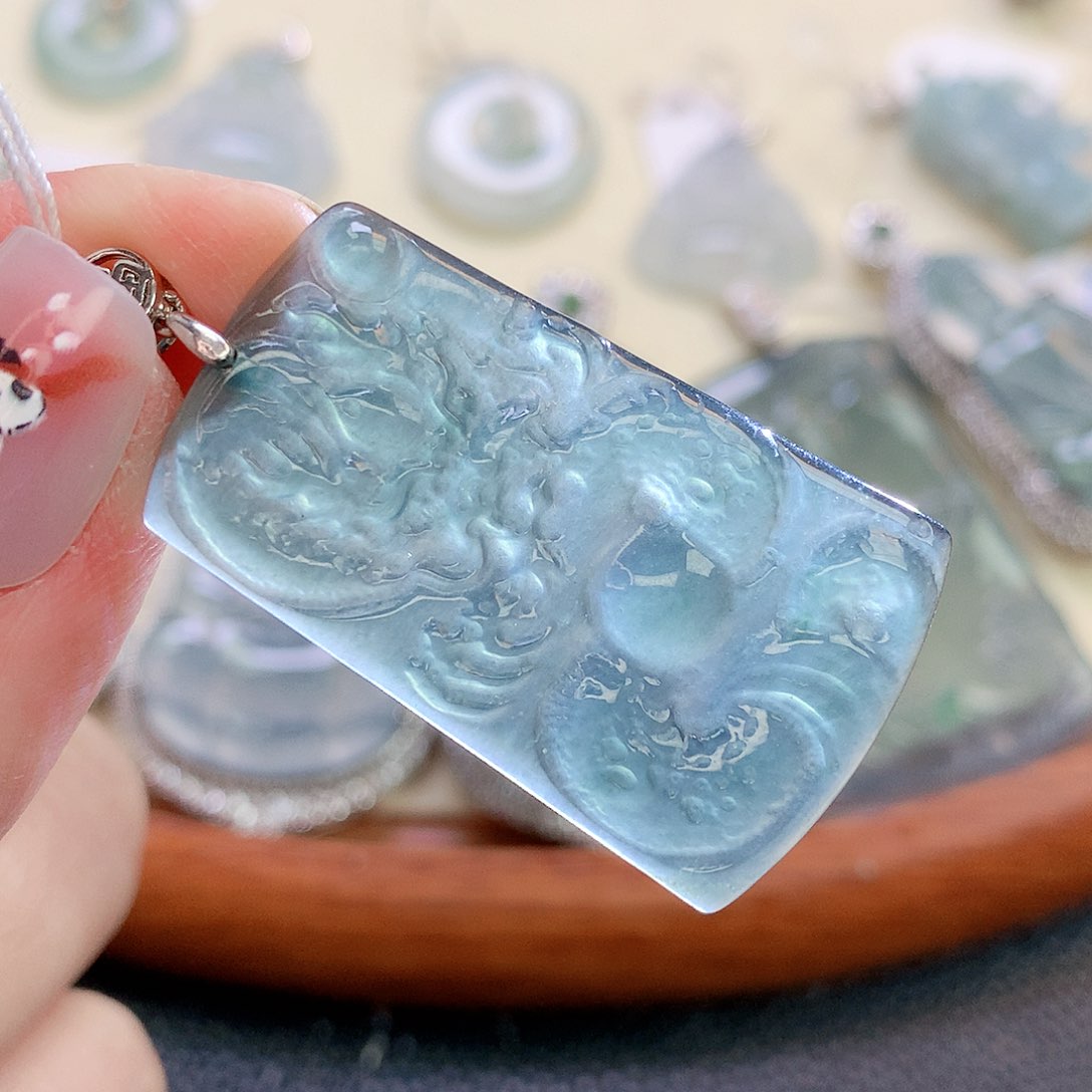 翡翠颈饰未镶嵌翡翠