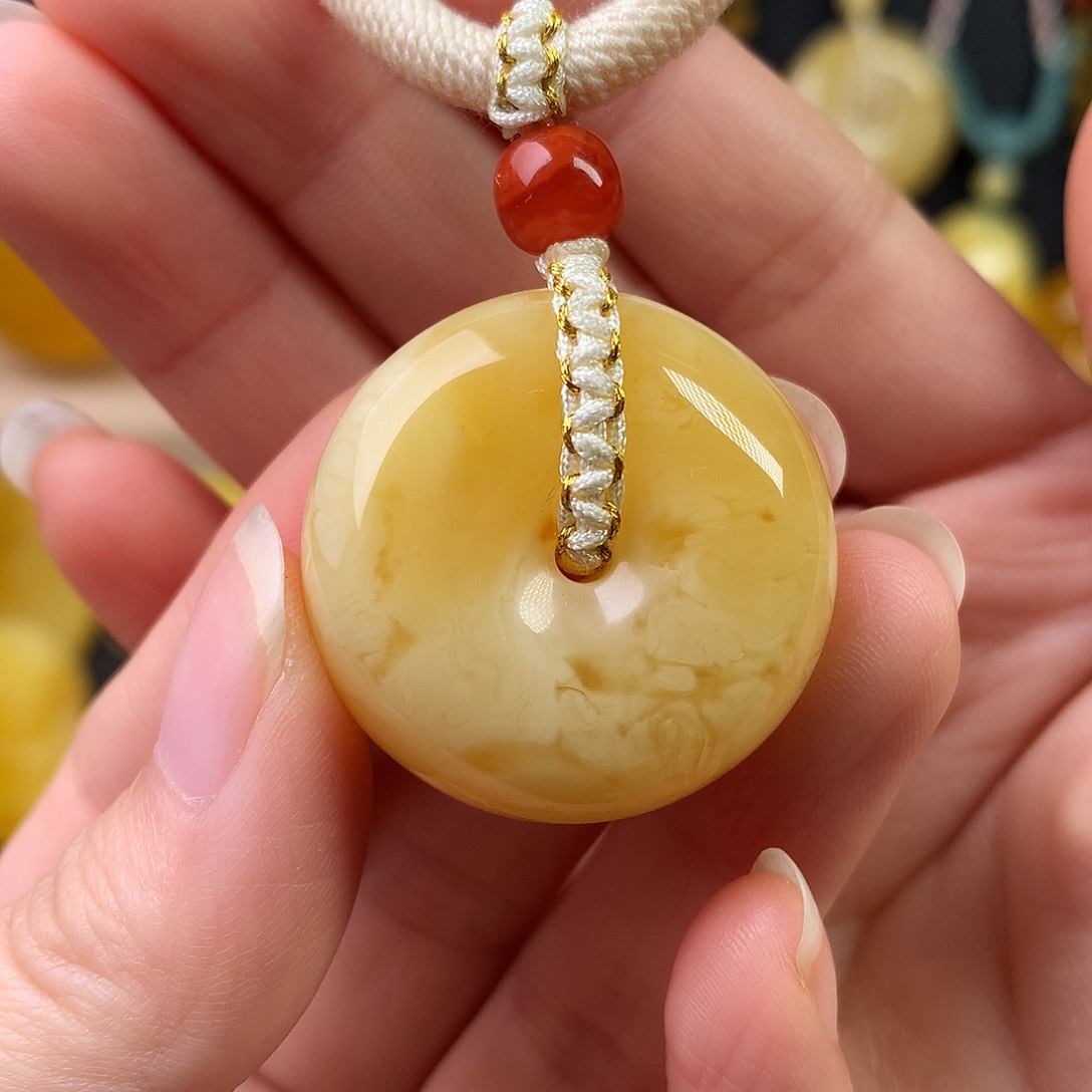 琥珀裸石未镶嵌吊坠