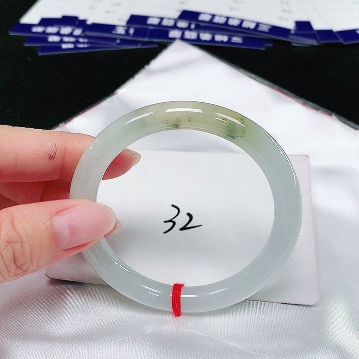 翡翠手镯（圆镯）未镶嵌