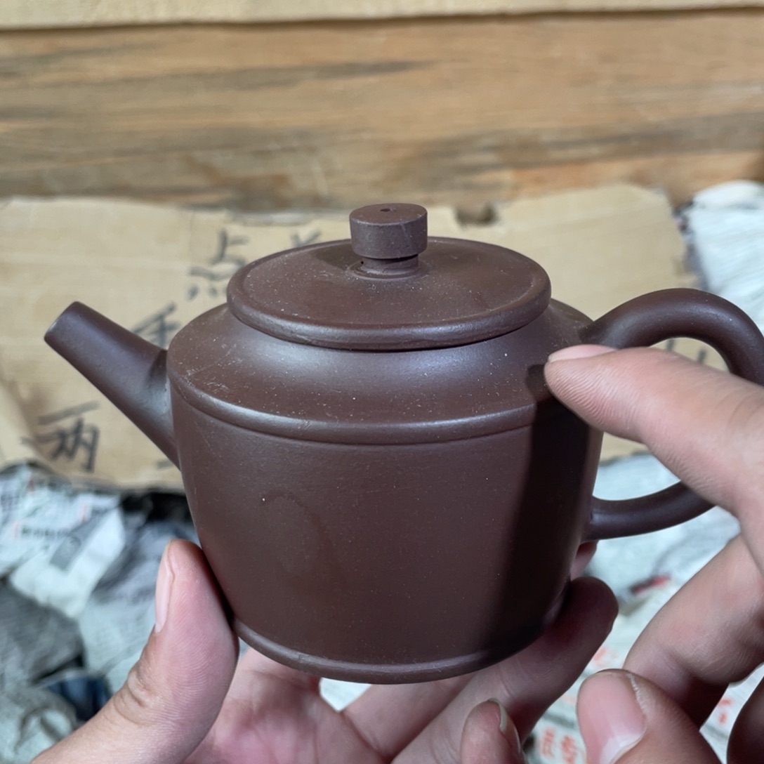 茶壶紫砂老厂紫砂壶一件。