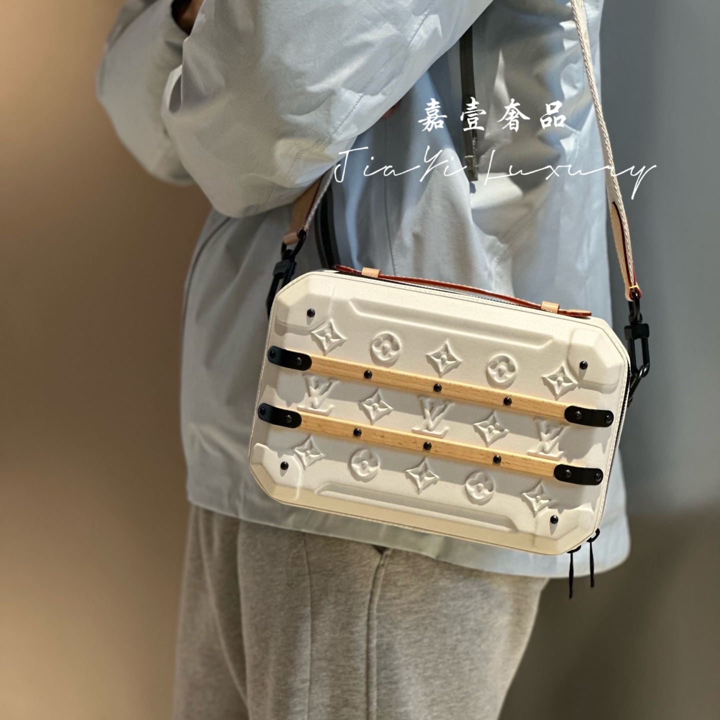 嘉壹/99新(6721)Lv Future Trunk 手提单肩斜挎包 常规 男款白色