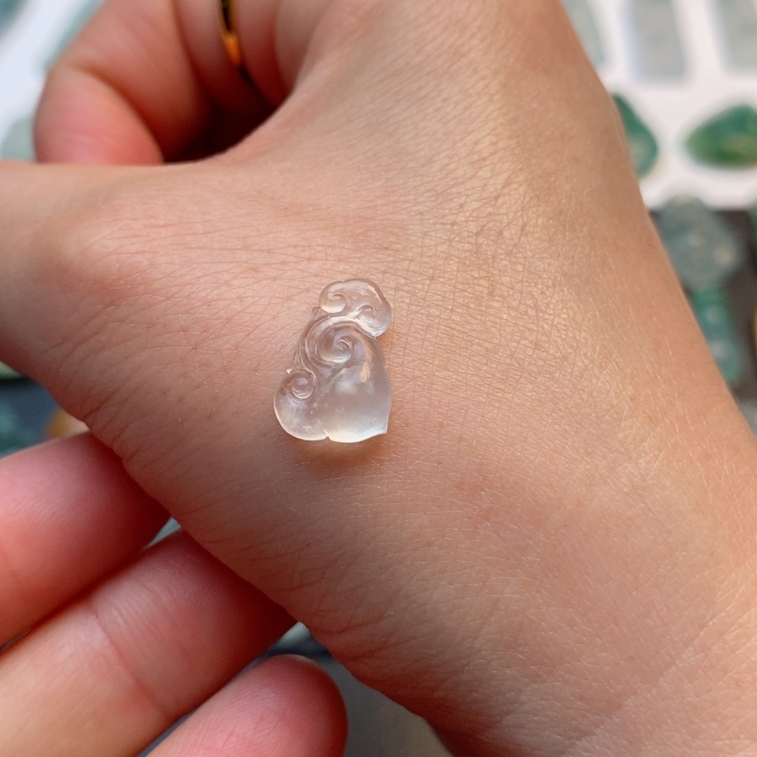 定制翡翠未镶嵌如意