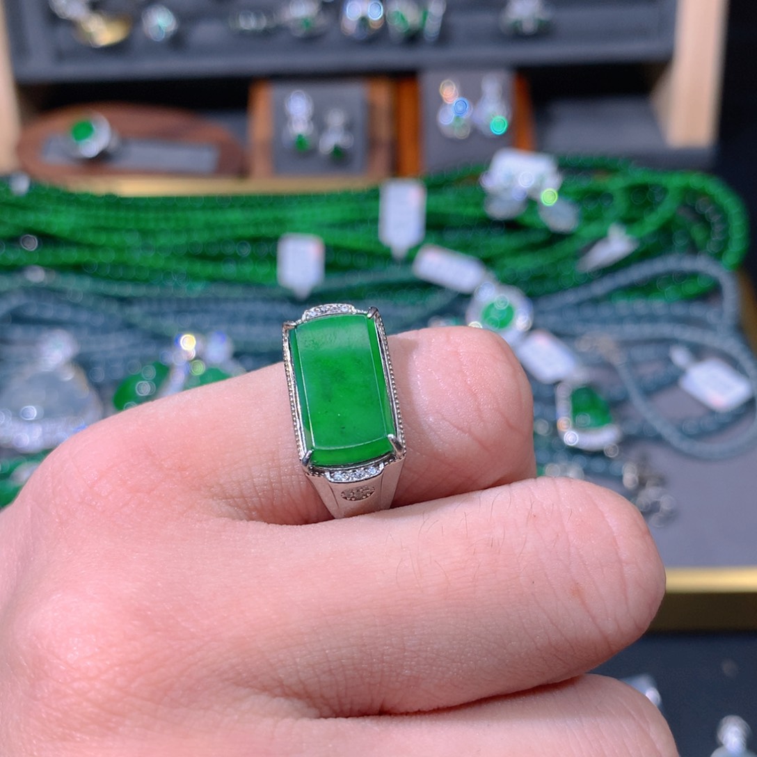 翡翠戒指未镶嵌天然