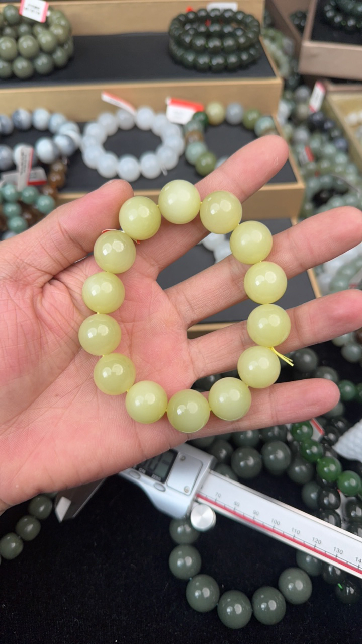 纯天然新疆和田玉若羌黄口16mm
