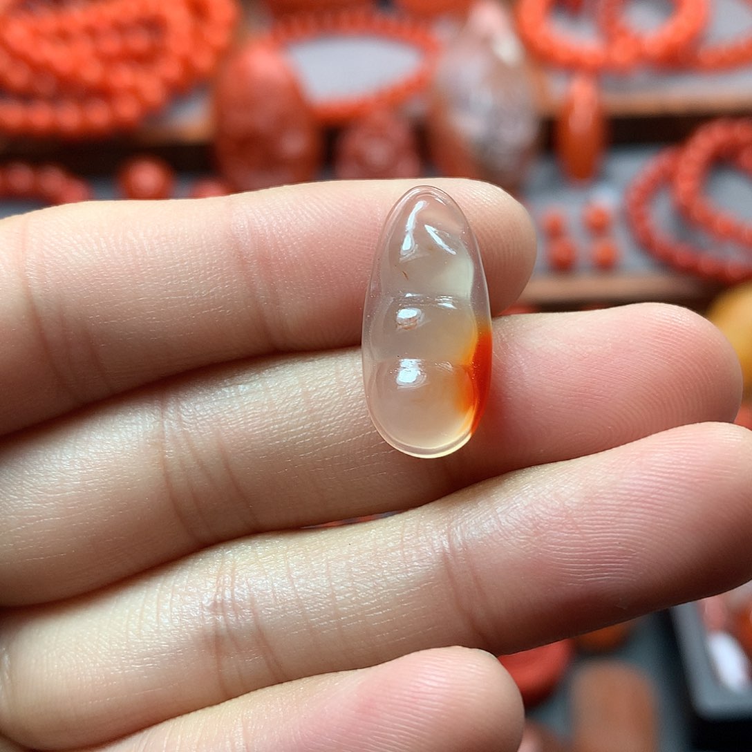 南红玛瑙冰飘福豆未镶嵌