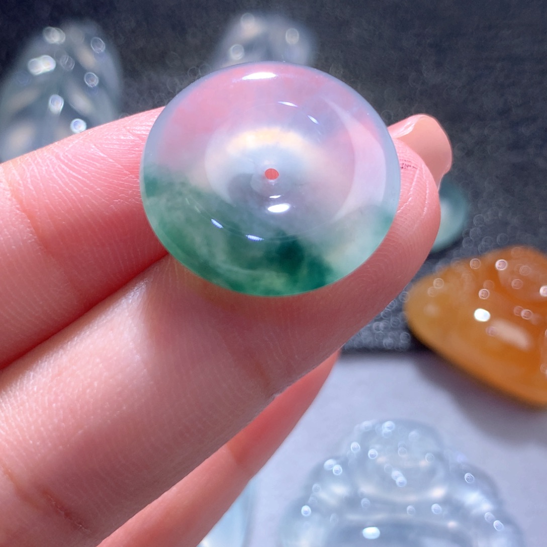 翡翠未镶嵌颈饰缅甸