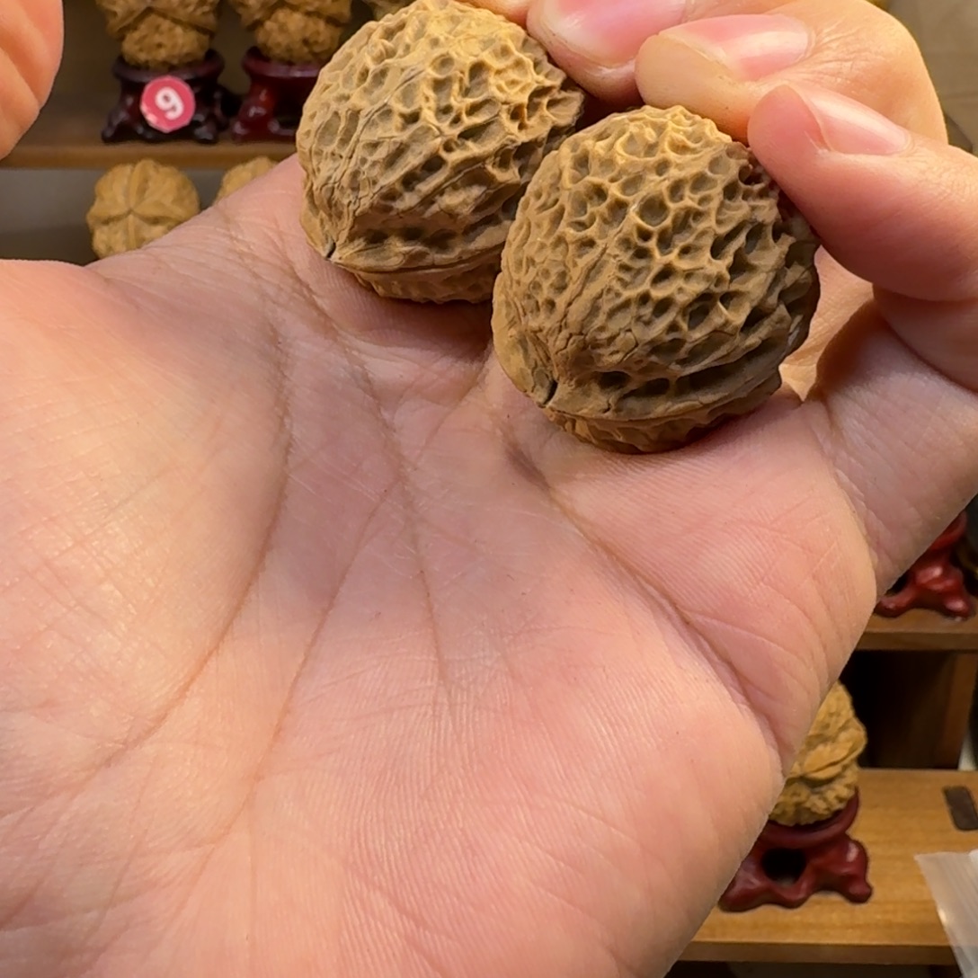 愤***卖铁核桃把件臻龙铁绣球