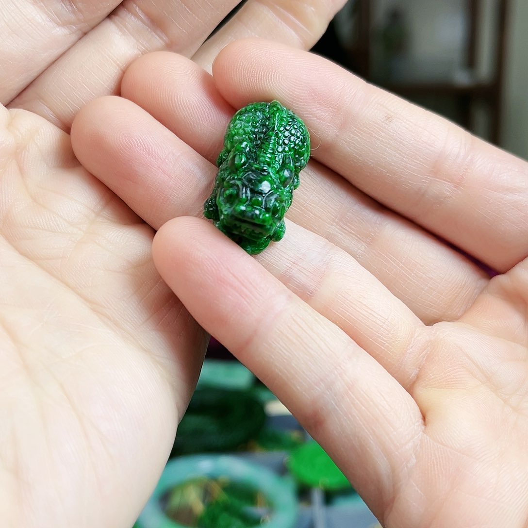 翡翠颈饰未镶嵌吊坠