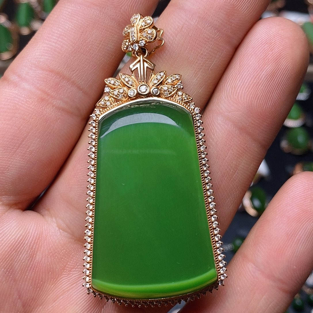 和田玉（碧玉）吊坠18K金镶嵌