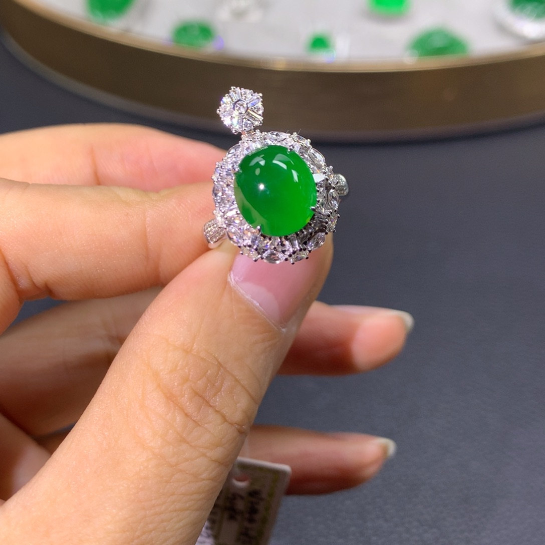 翡翠戒指18K金镶嵌翡翠