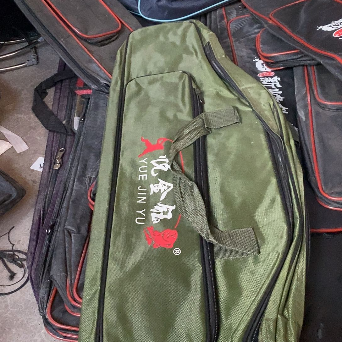 绿色大肚包一个，，，，