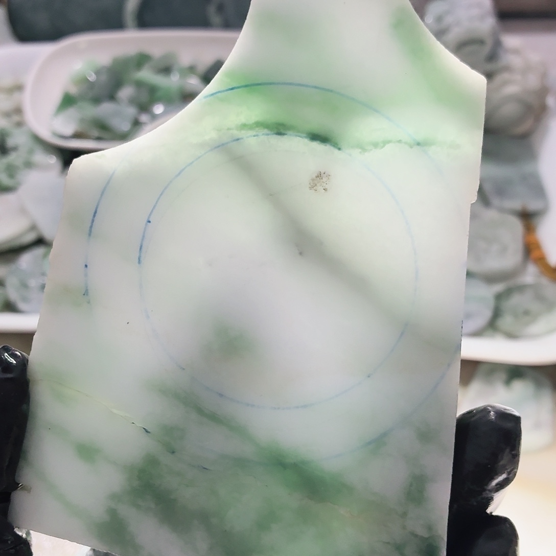 .***￣翡翠未镶嵌颈饰边角料