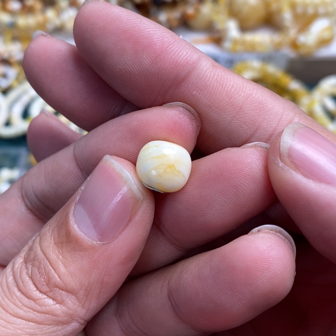 琥珀裸石未镶嵌糕*.11+白蜡虎皮