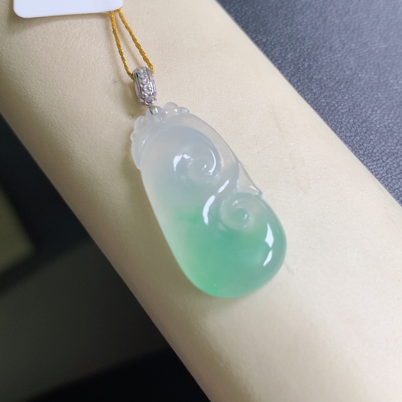 【闪购商品】翡翠颈饰18K金镶嵌如意