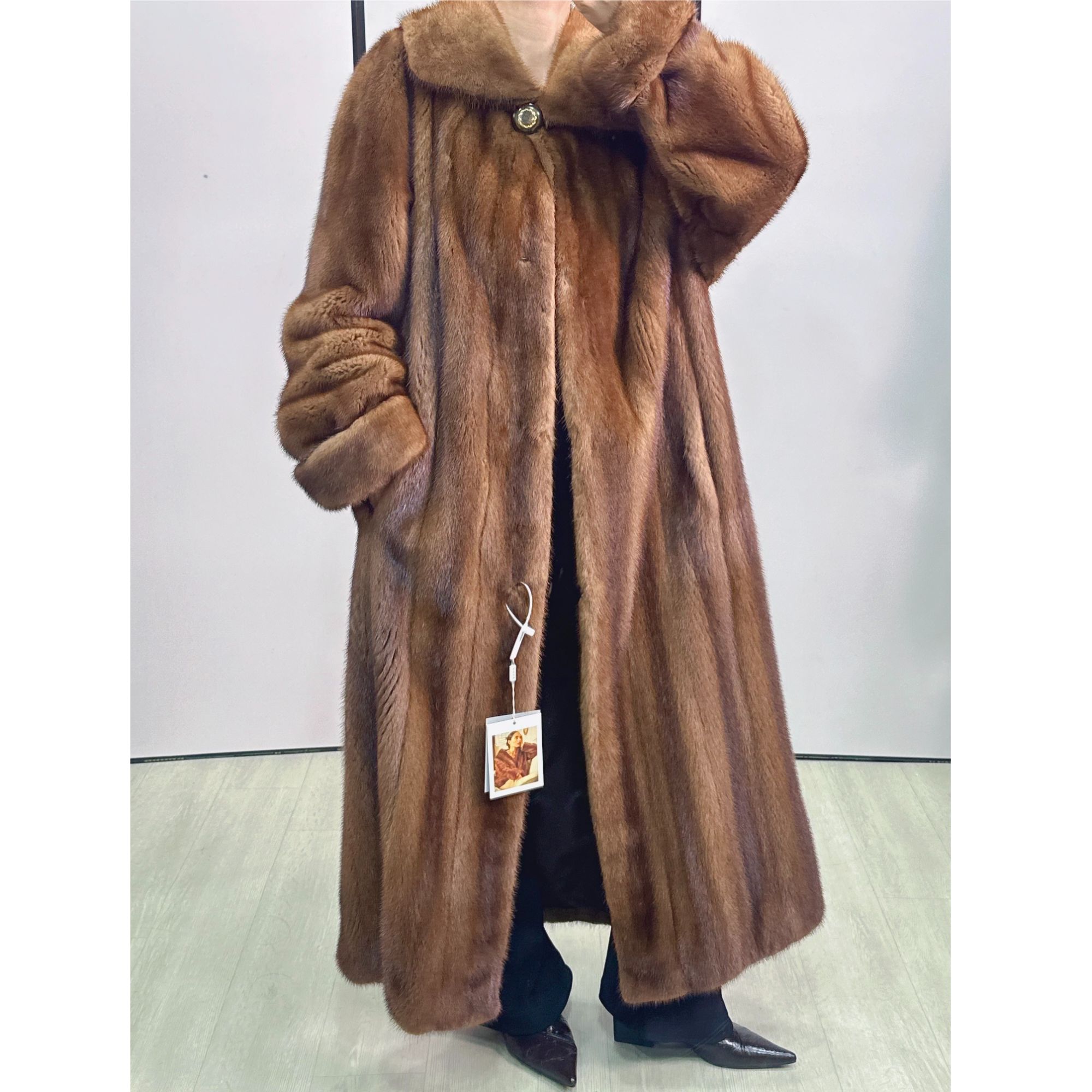 W112，2XL，金棕色披肩领大挽袖长款水貂外套