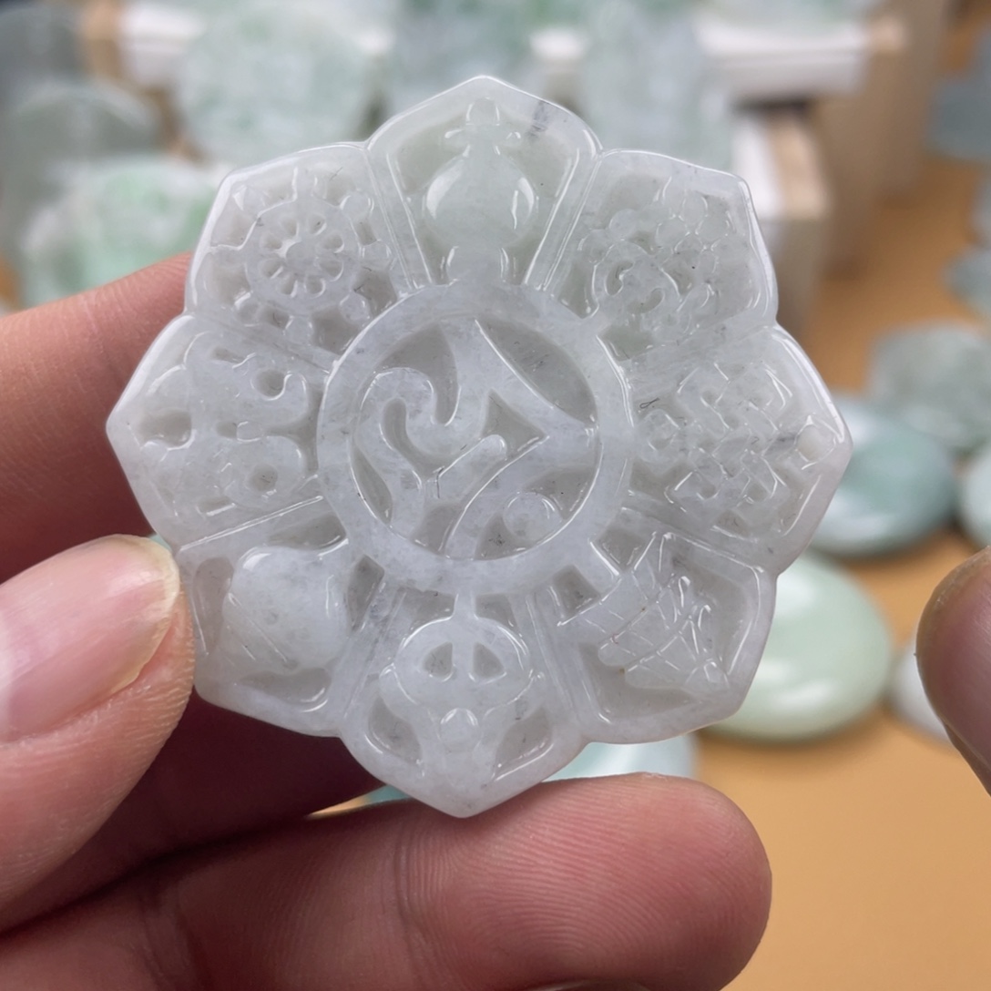 翡翠未镶嵌颈饰时来