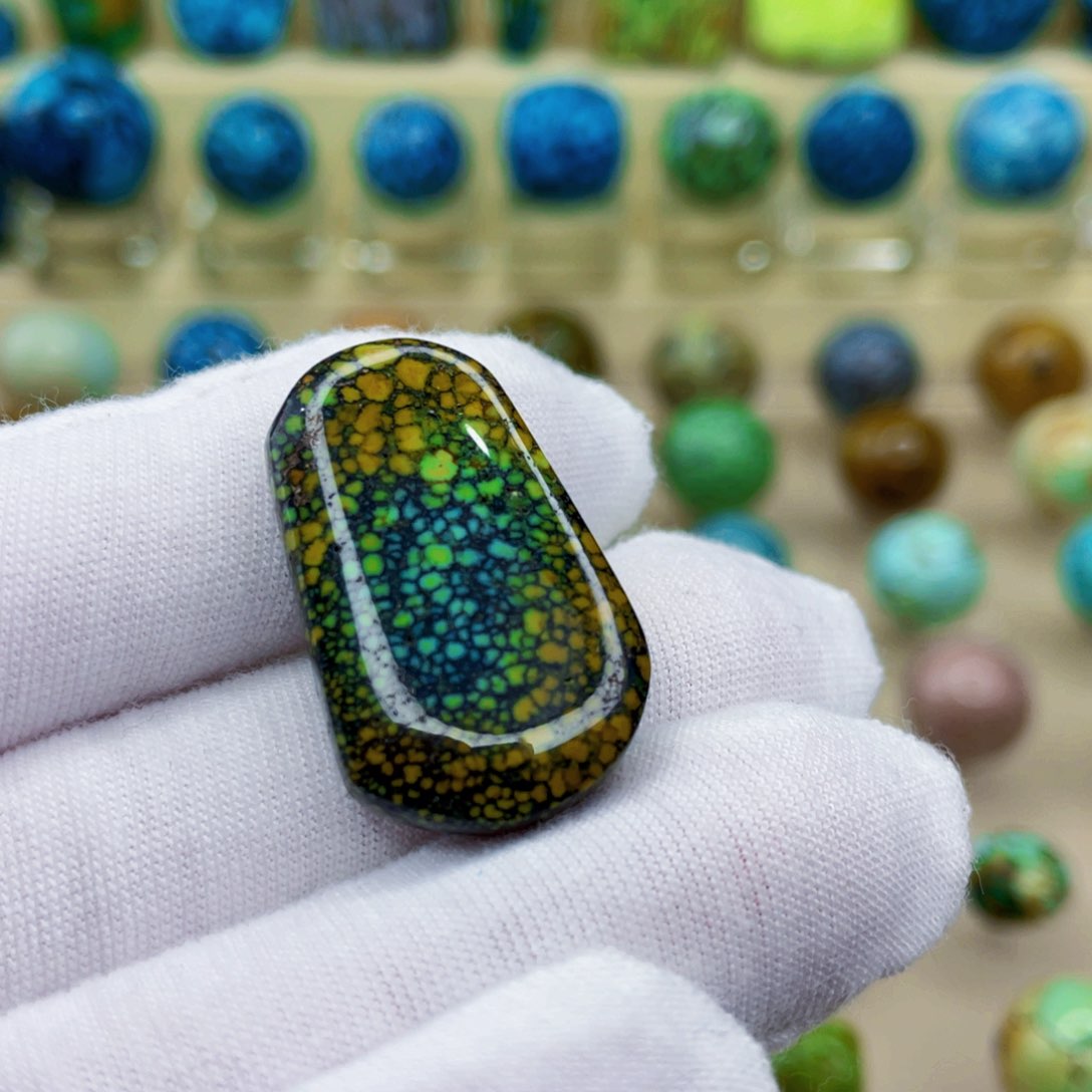 未镶嵌绿松石颈饰