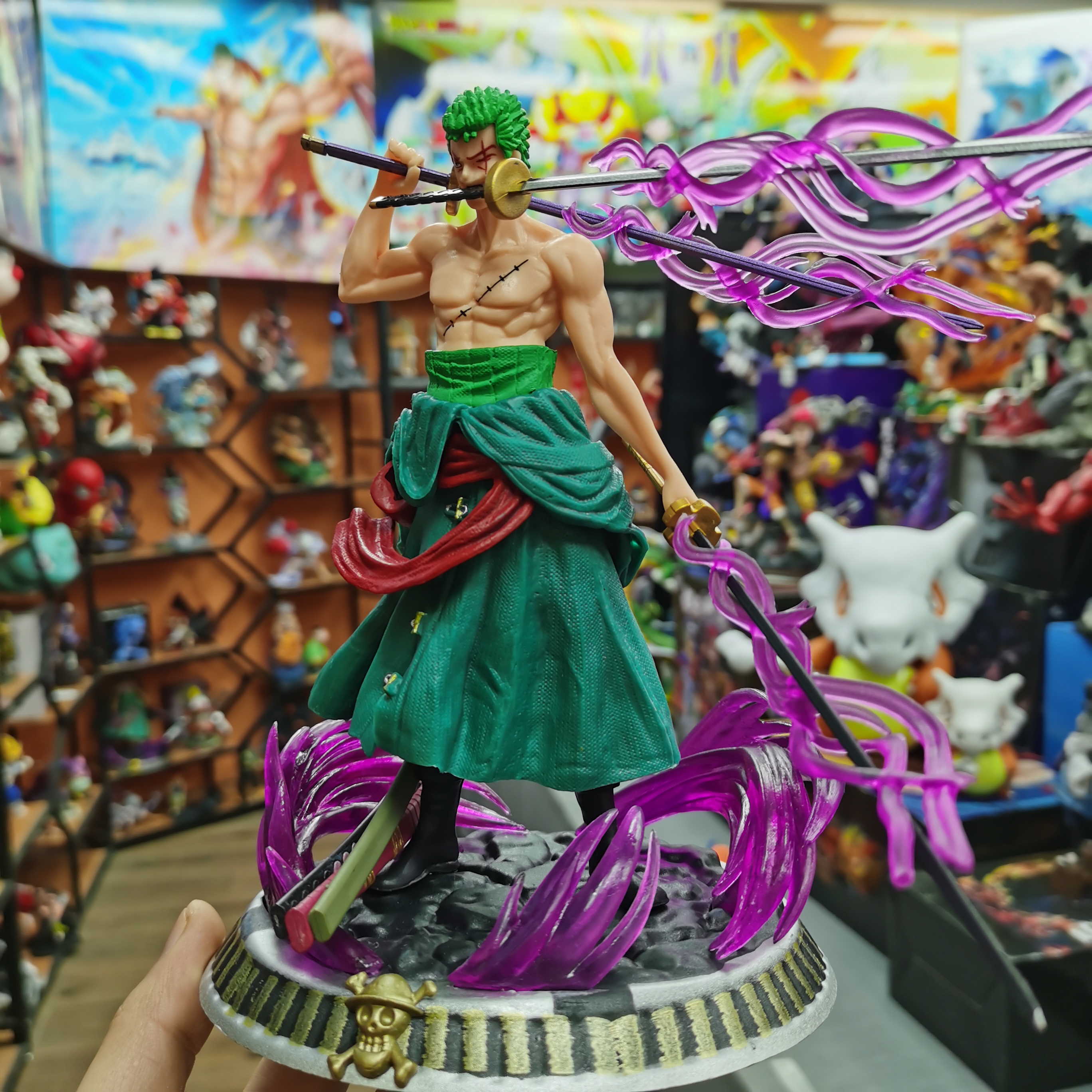 高约20cm梦幻扛刀索隆+底座+刀鞘+剑气手模玩黑色头不好看是赠品