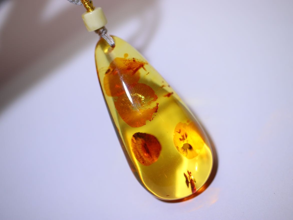 天然金珀花珀吊坠 晶莹剔透 49*22.5*11.7mm 7.3