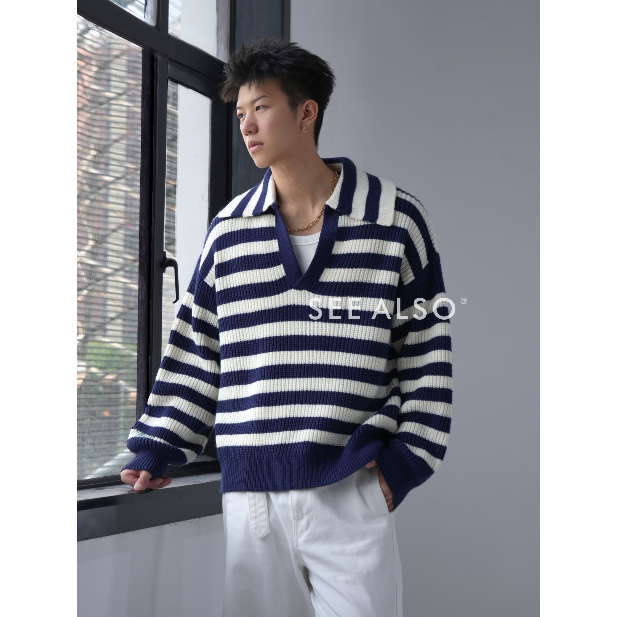 SEE ALSO『黑标900克绵羊毛』海鸥领海军蓝新贵老钱松弛条纹毛衣 