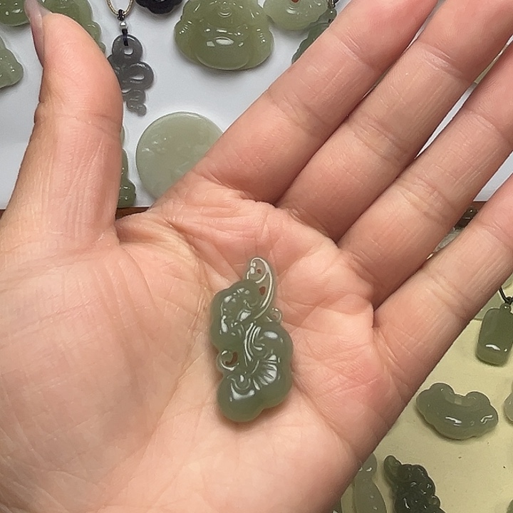 和田玉颈饰未镶嵌