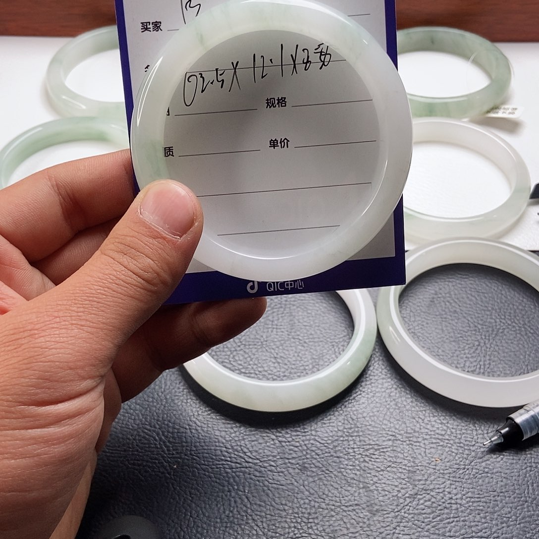 石英质玉手镯未镶嵌8****姨13