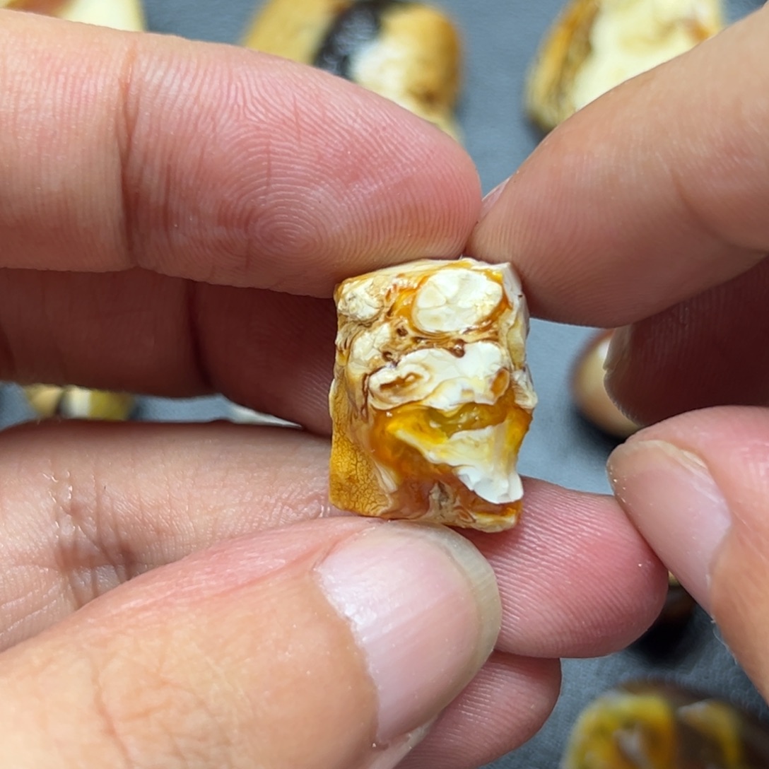 未镶嵌定制琥珀琥珀蜜蜡原石定制
