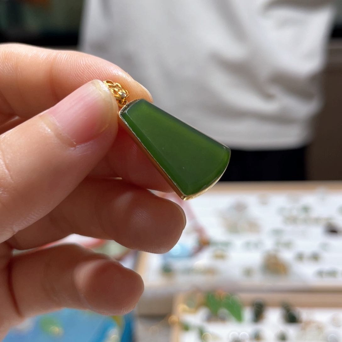 和田玉18K金镶嵌颈饰