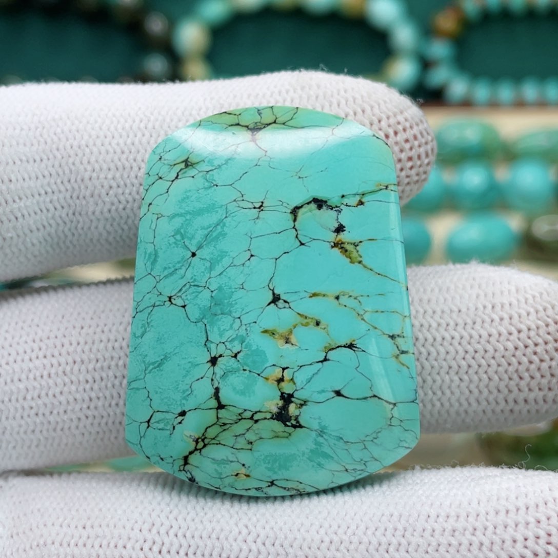 绿松石未镶嵌颈饰