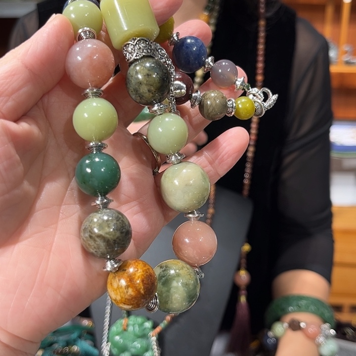 颈饰未镶嵌和田玉（糖玉）