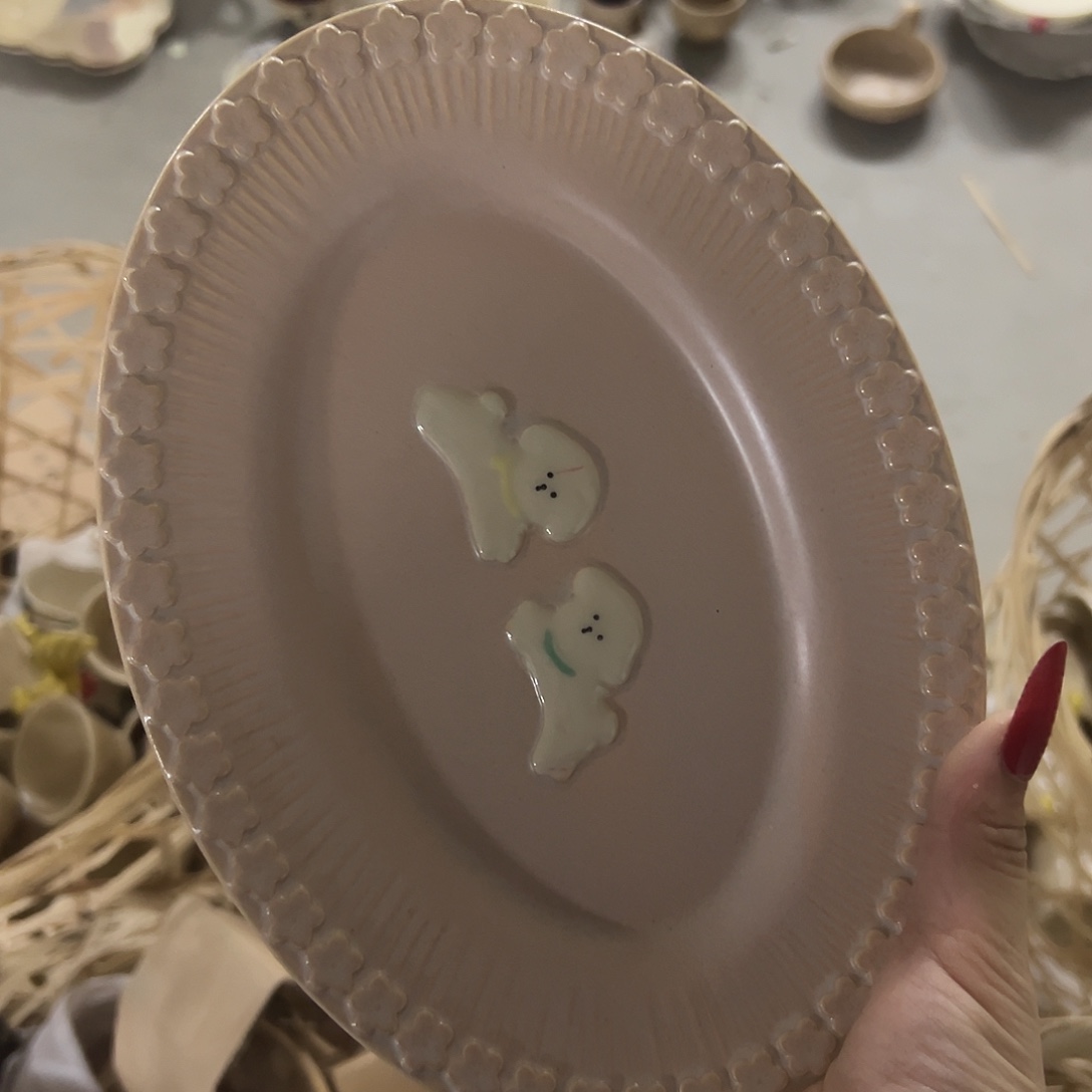 陶微瑕粉色小狗鱼盘一个