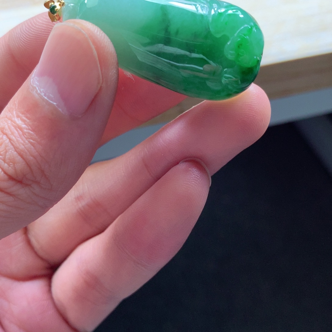 翡翠颈饰18K金镶嵌吊坠