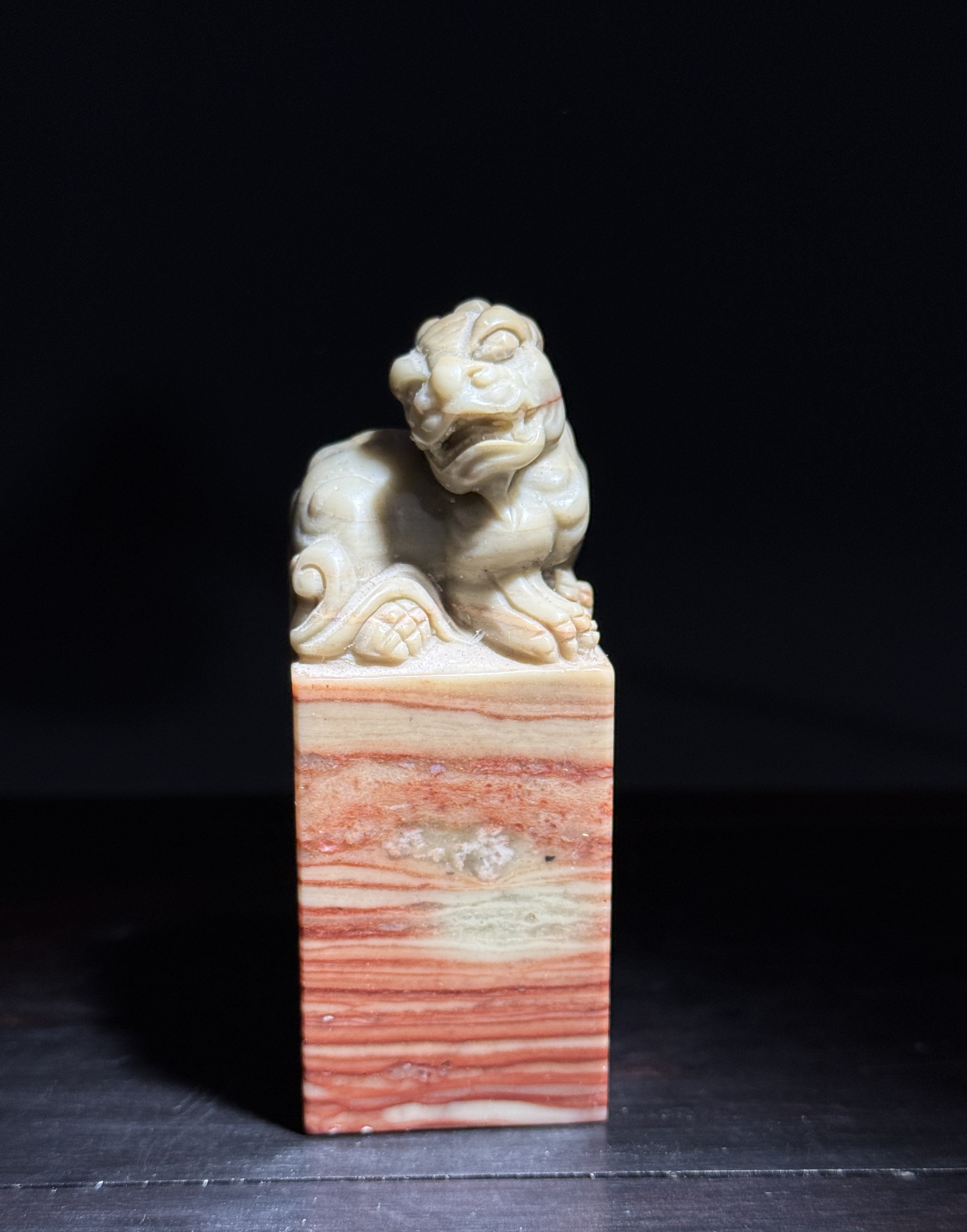 青田石红花千层木纹石古兽钮尺寸3.0高7.8cm