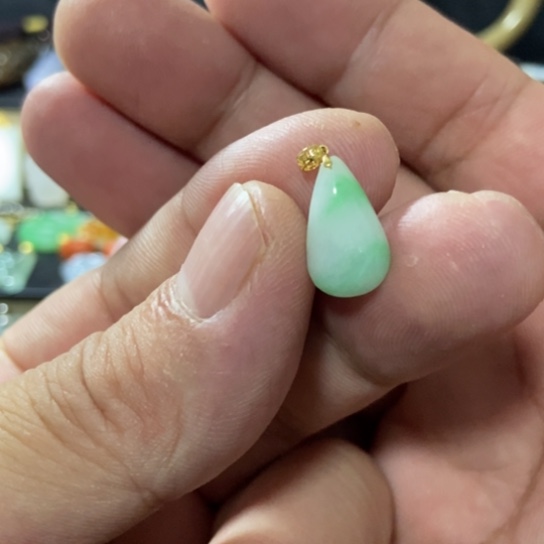 翡翠18K金镶嵌颈饰水滴