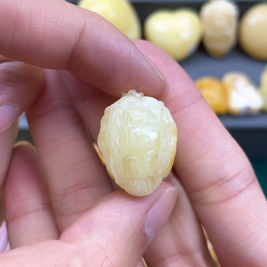 琥珀裸石未镶嵌蜜蜡