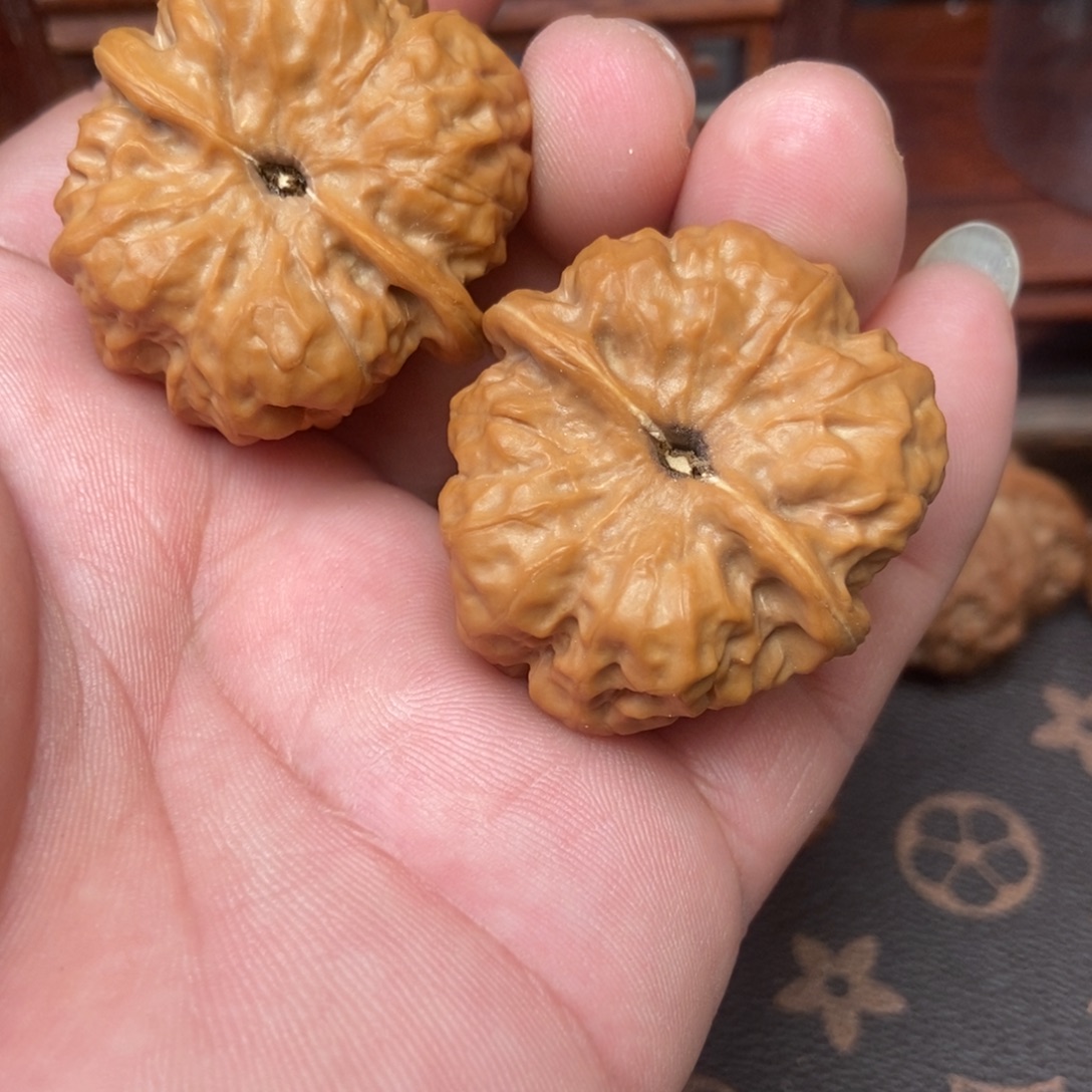 艾***屋大叶紫檀（黑酸枝木类）蛙蛙