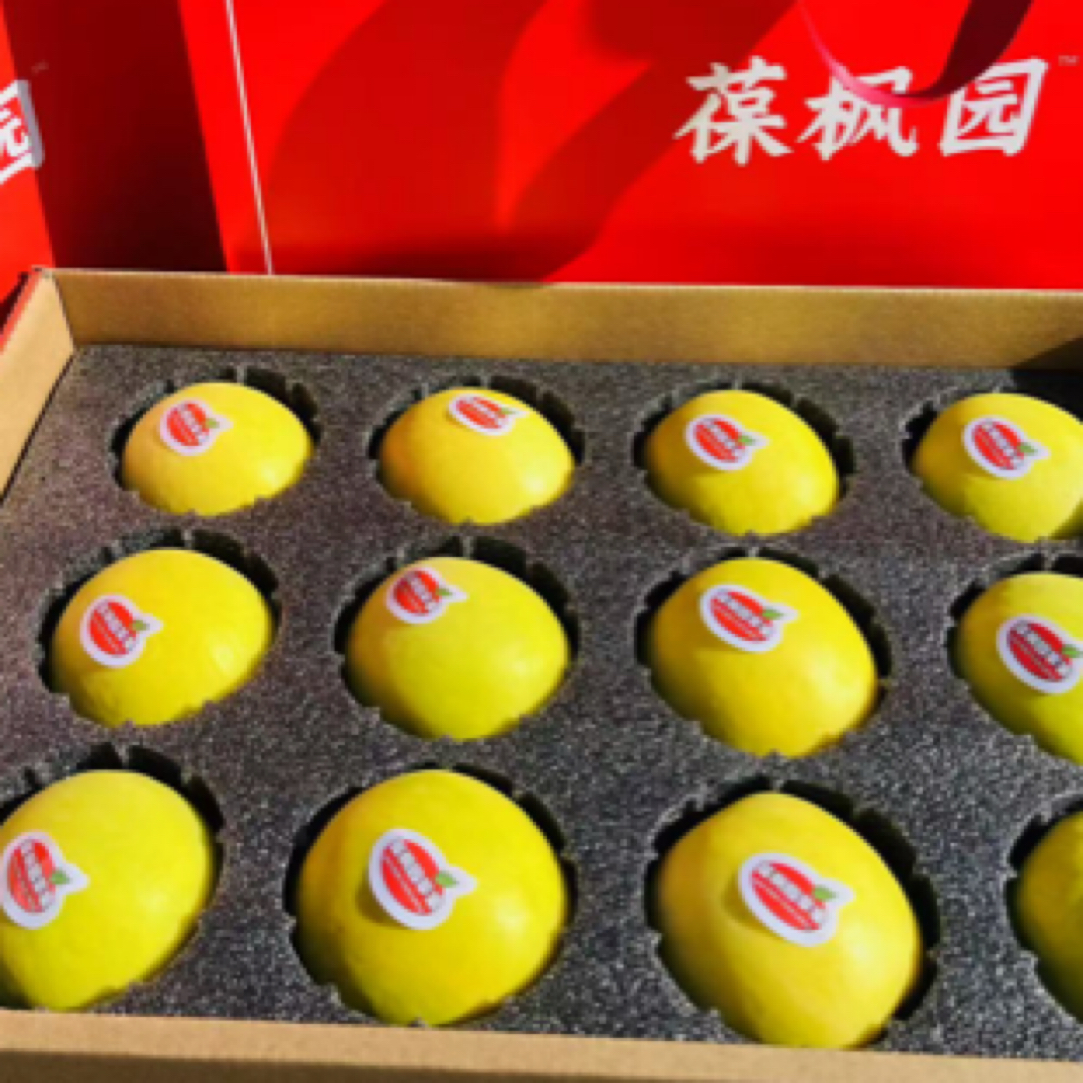 瑞雪苹果7.5斤毛重，爽脆不面，果味超浓郁，还有淡淡玫瑰香每一口都咔嚓脆爽，肉脆多汁，甜津津~