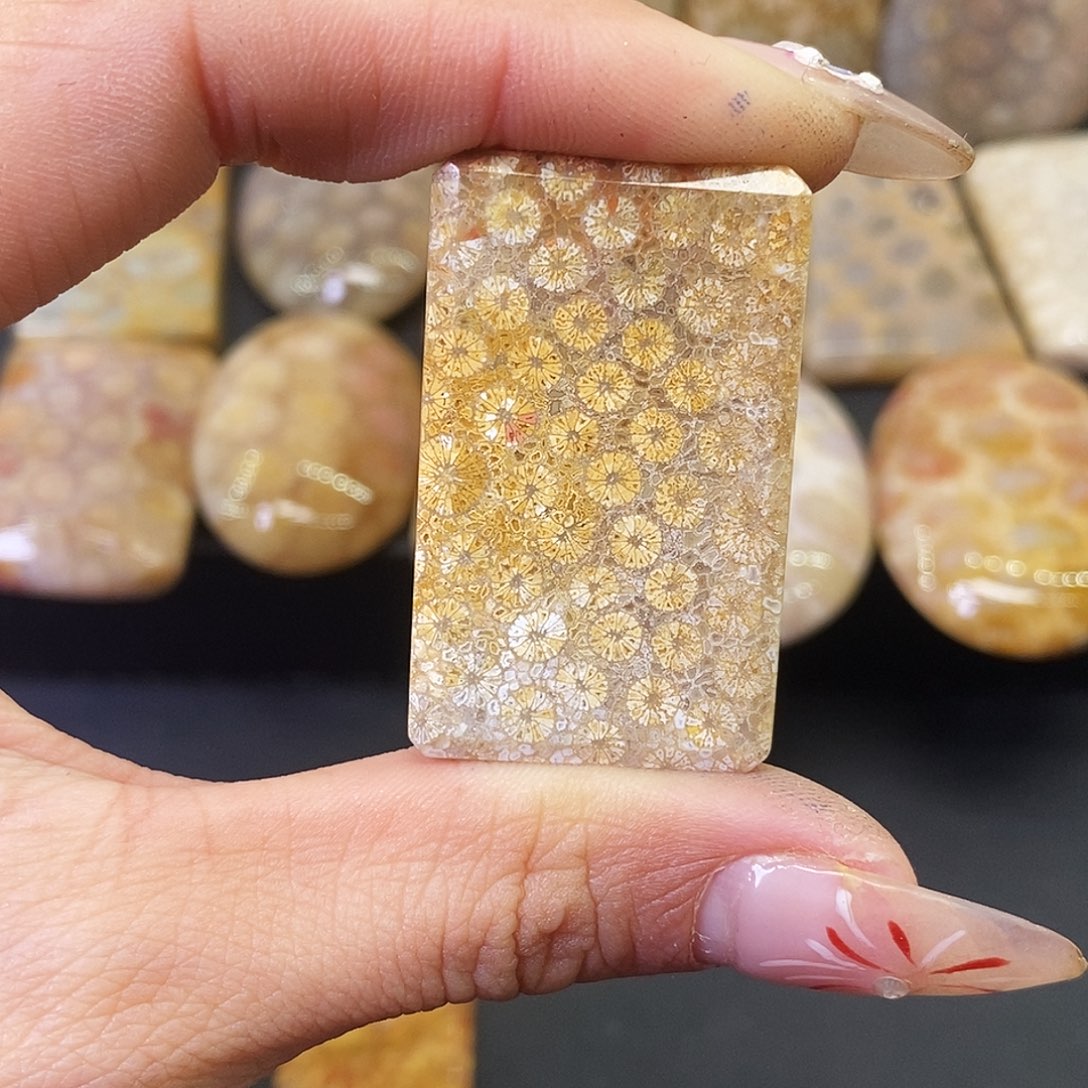 硅化玉颈饰合金时****铺