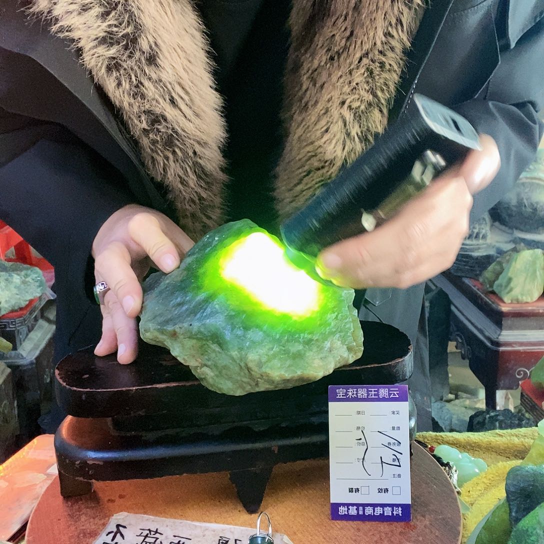 蛇纹石玉未镶嵌珠宝半成品