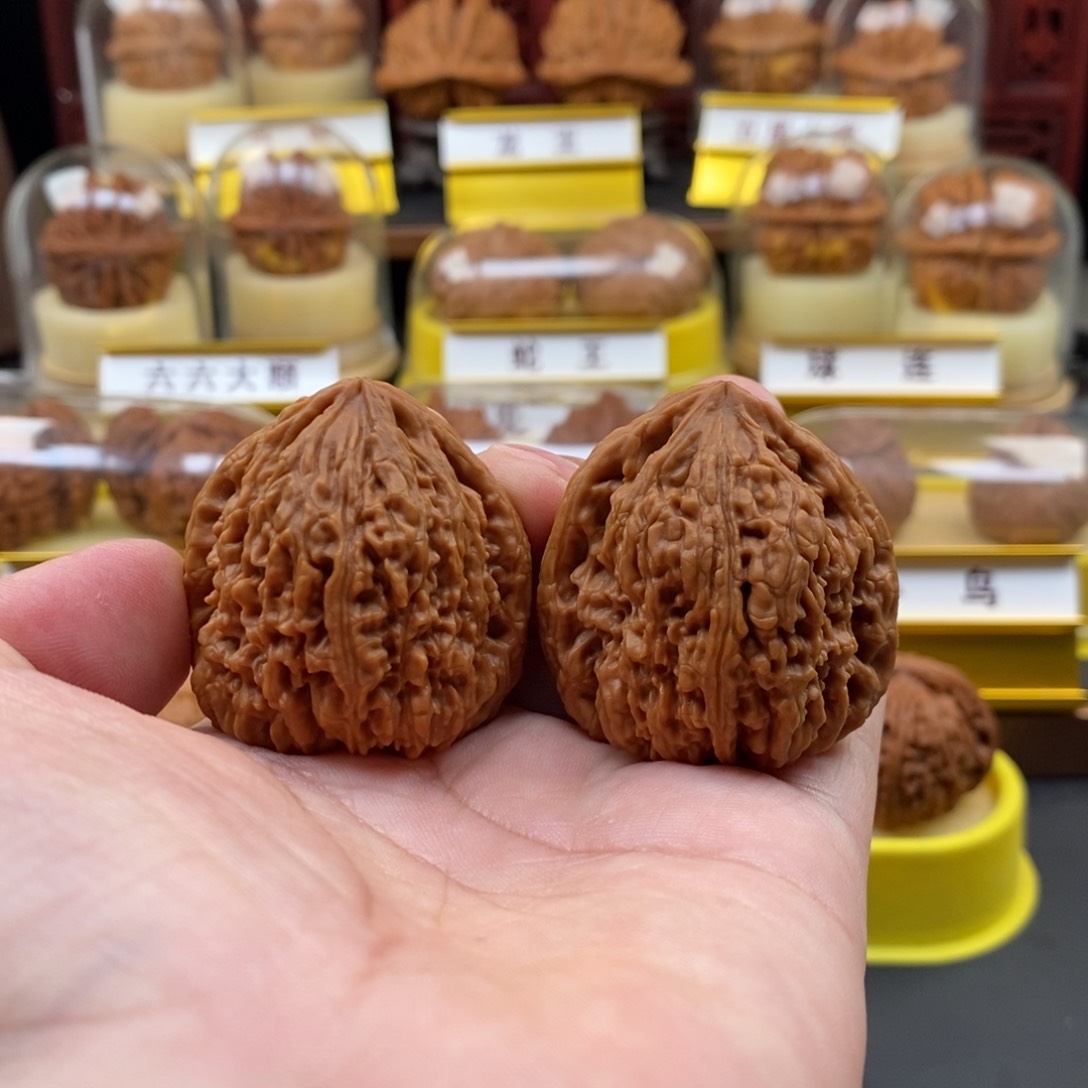 文玩核桃吊坠凹底高炮南疆石，尺寸40