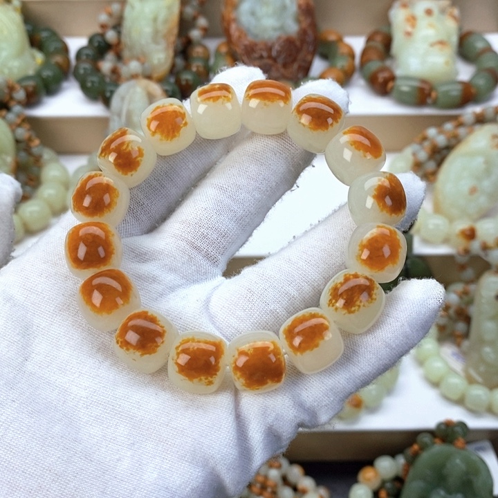 【闪购商品】透闪石质玉串未镶嵌幸****人