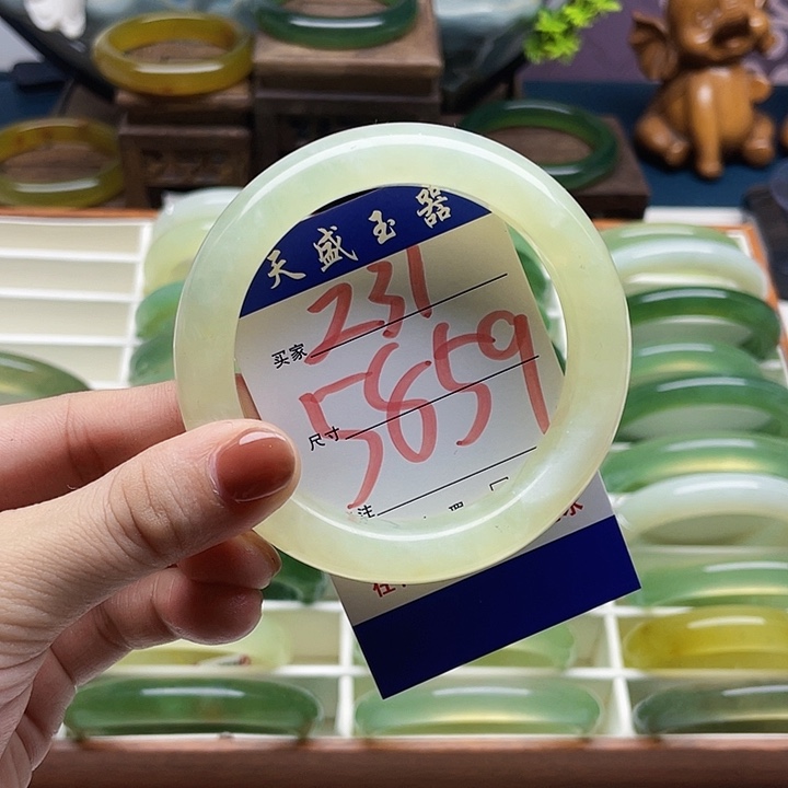 蛇纹石玉手镯未镶嵌