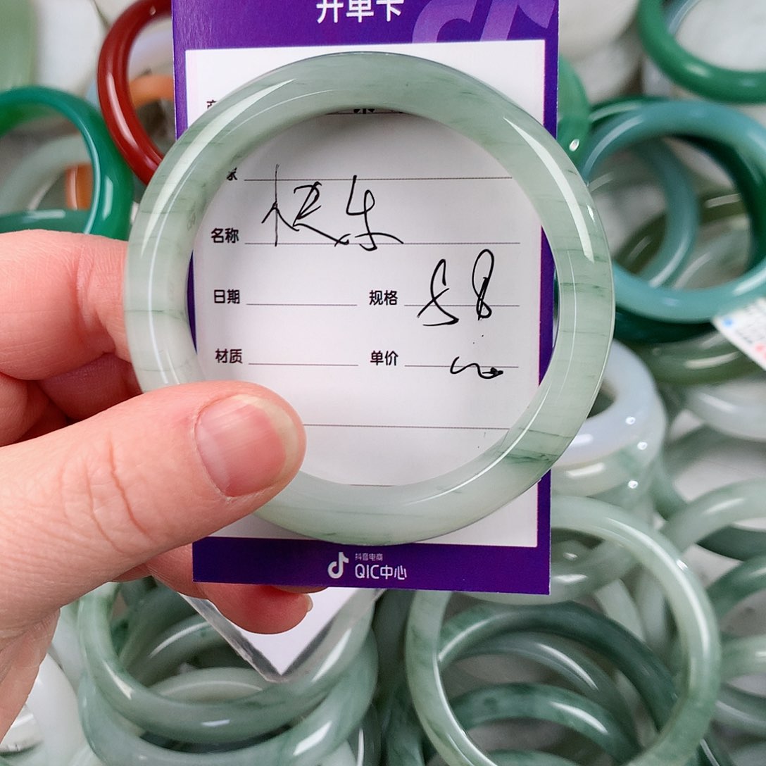 石英质玉手镯未镶嵌快***天