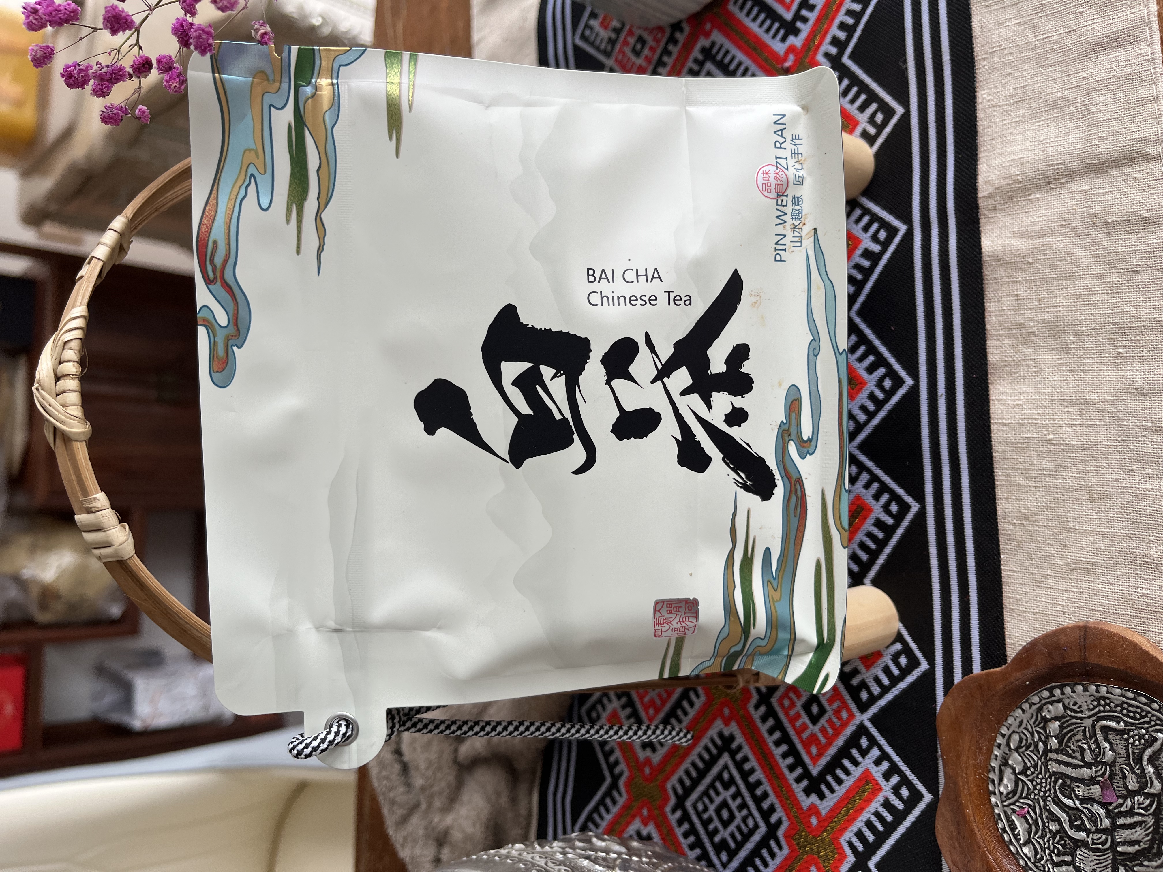 荒野老树白牡丹 云南大叶种花香白茶