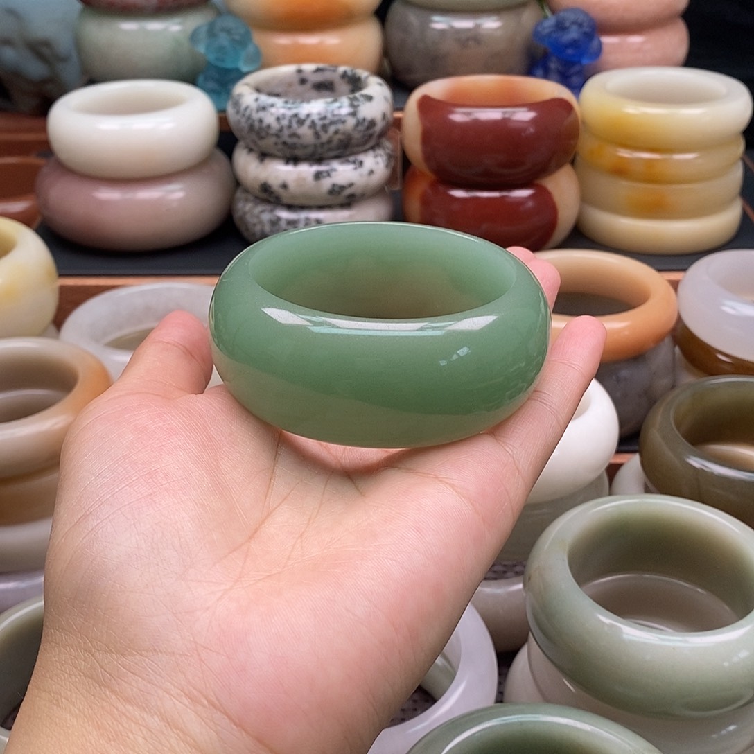 石英岩玉手镯未镶嵌云****产