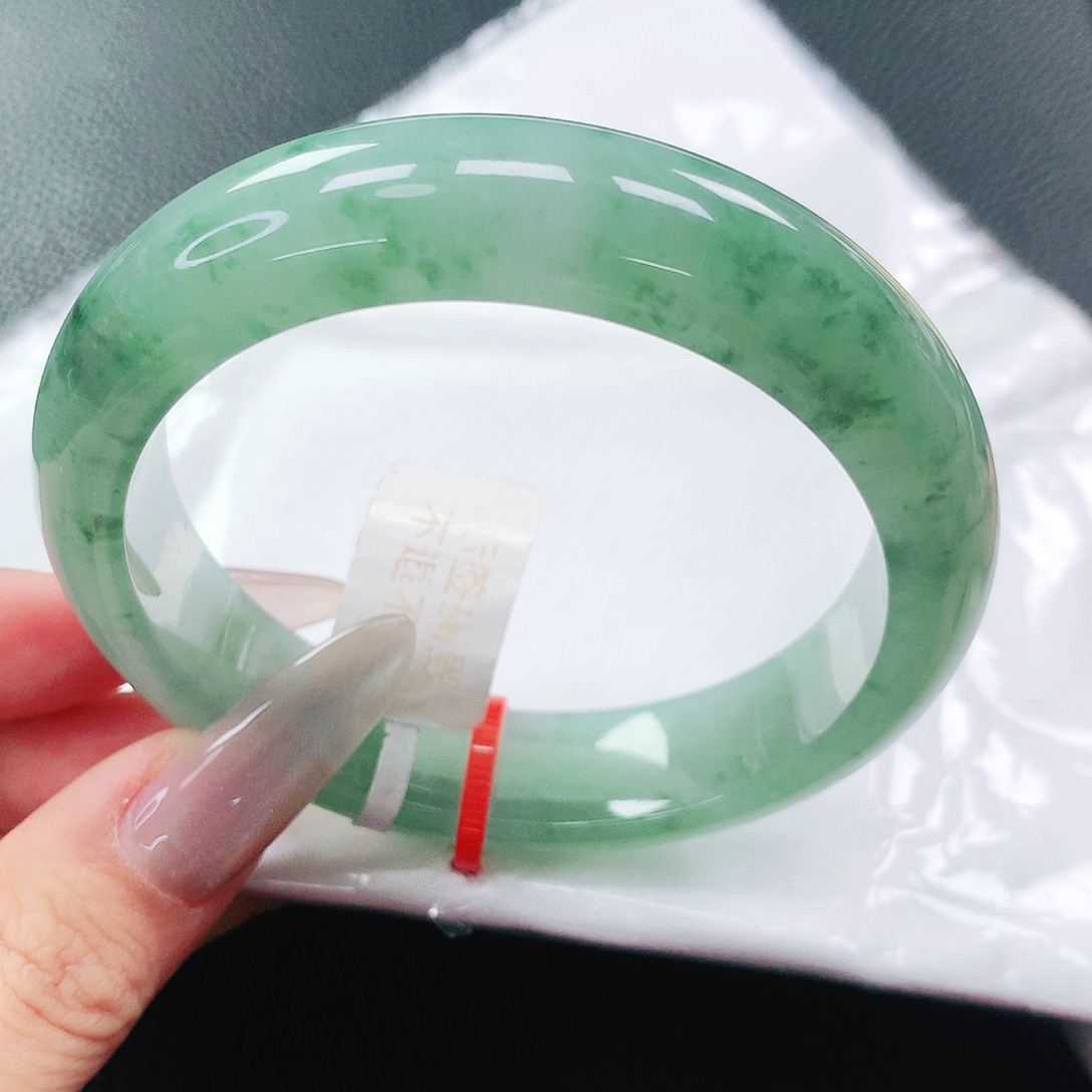 翡翠手镯未镶嵌57圈