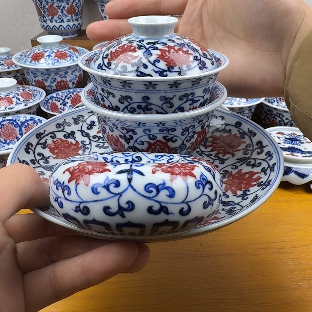 不***困釉里红盖碗和壶承和压手杯和盖置四个一起