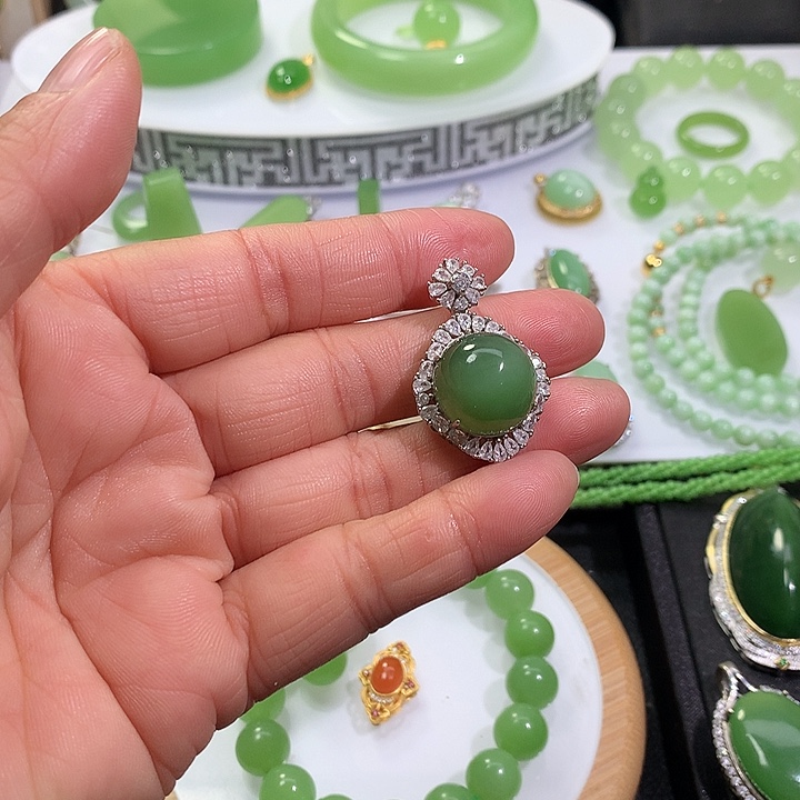 颈饰银S925镶嵌和田玉（碧玉）